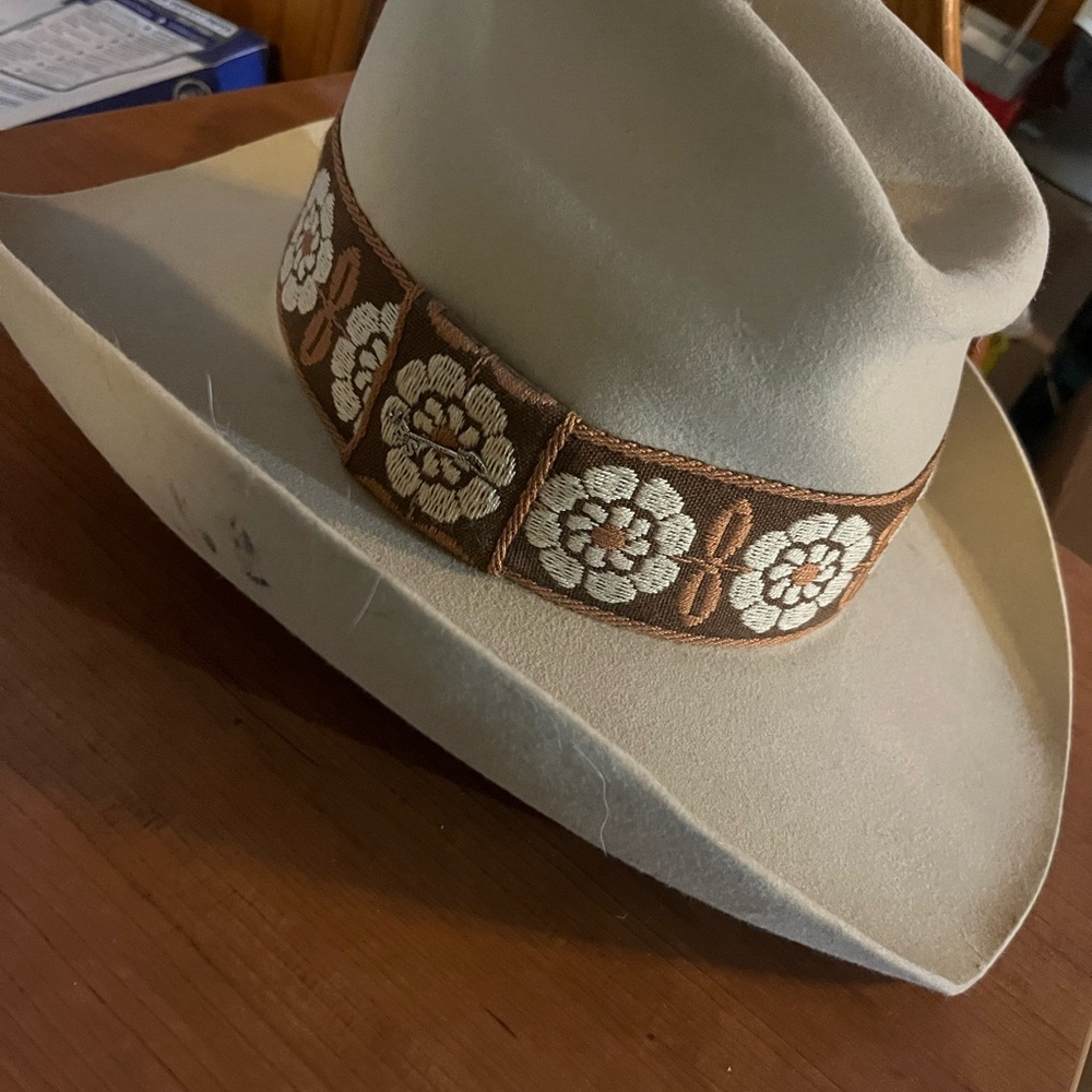 Elegant Cream Cowboy Hat with Floral Band